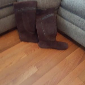 Chocolate,brown boots.